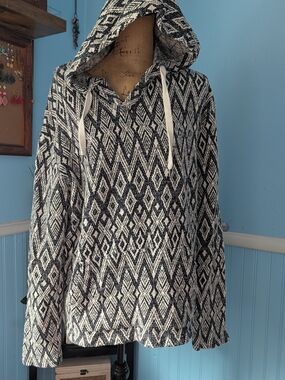 Vintage 2016 American Eagle Outfitters- Knit Aztec Hoodie Sweater